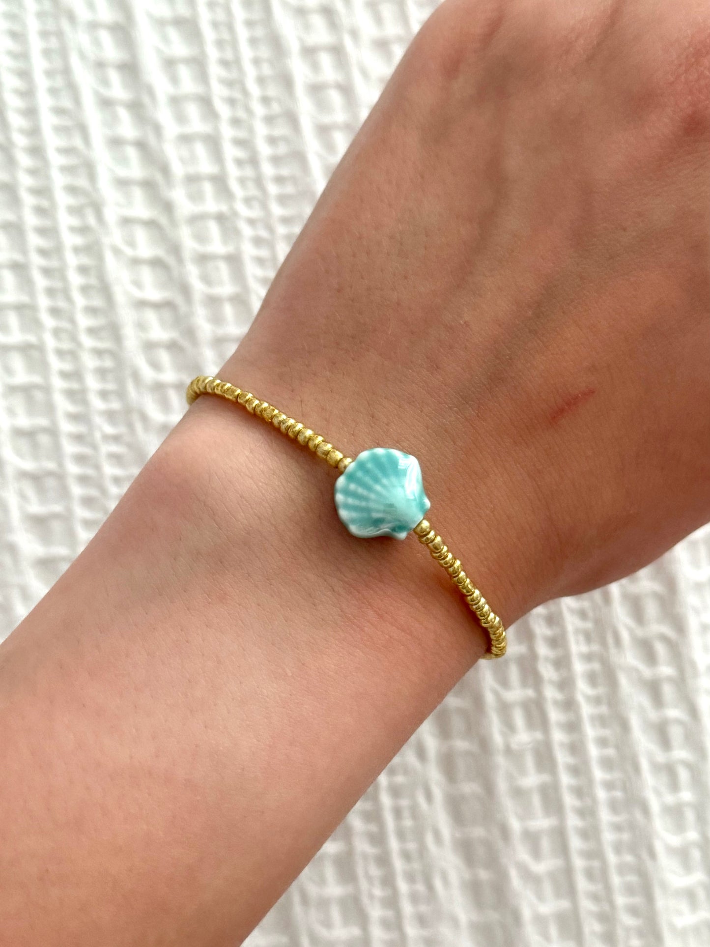 Seashell Gold Beaded Bracelet