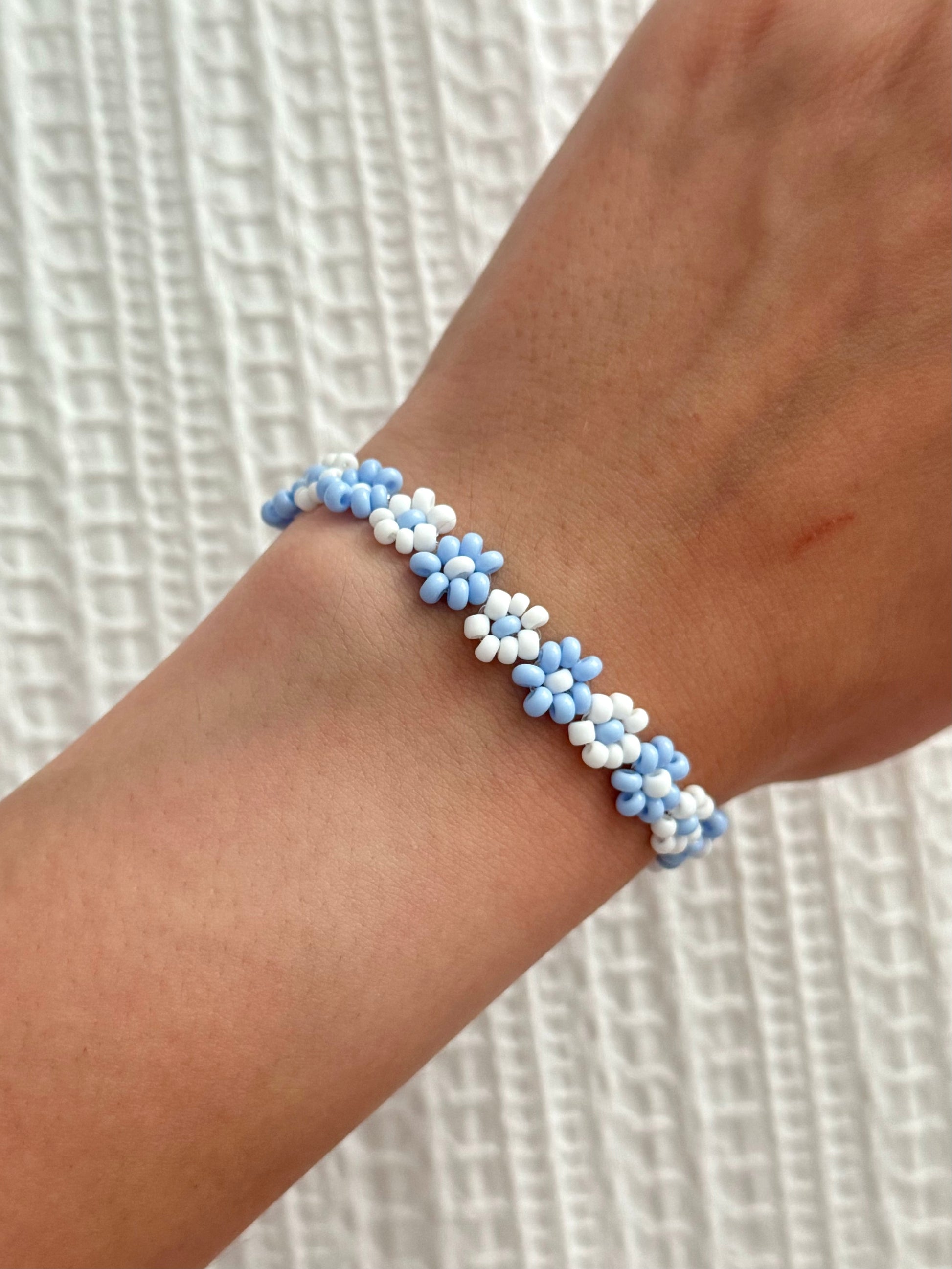 Dainty Blues Flower Beaded Bracelet – Dainty Stacks